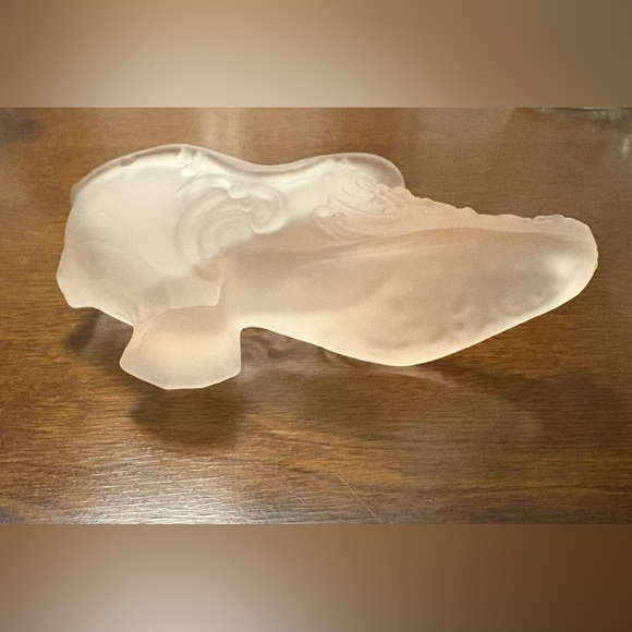Elegant Frosted Glass Shoe Figurine, light Pink - Picture 3 of 3